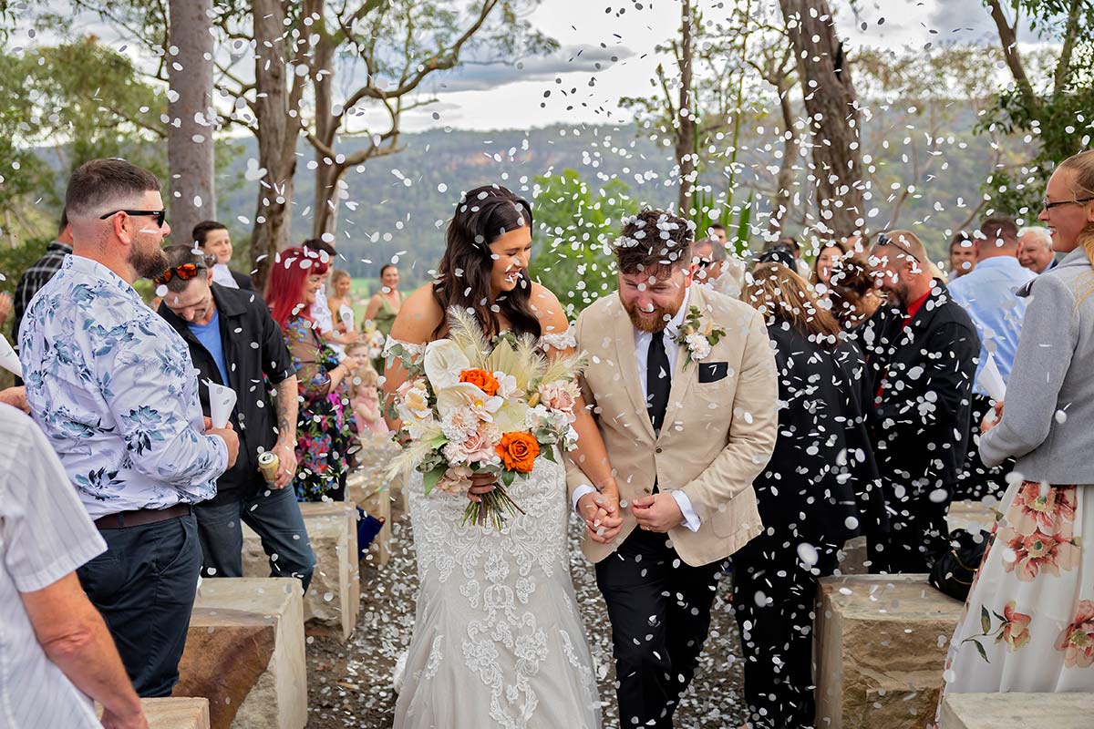 glenworth valley central coast wedding confetti ceremony